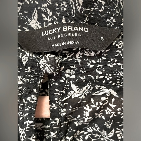 Lucky Brand Black Keyhole Babydoll Blouse! - Picture 5 of 6